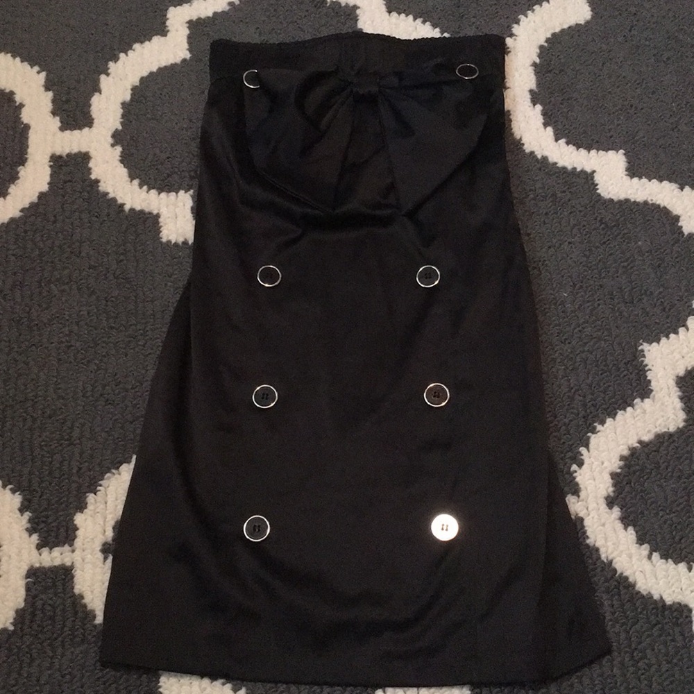 LBD. Strapless with bow and buttons